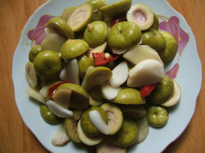 A plate of pickled and halved Ficus racemosa
